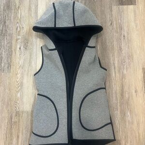 NEW LULULEMON REVERSIBLE Gray Sleeveless Hooded Zip Vest with Black Trim